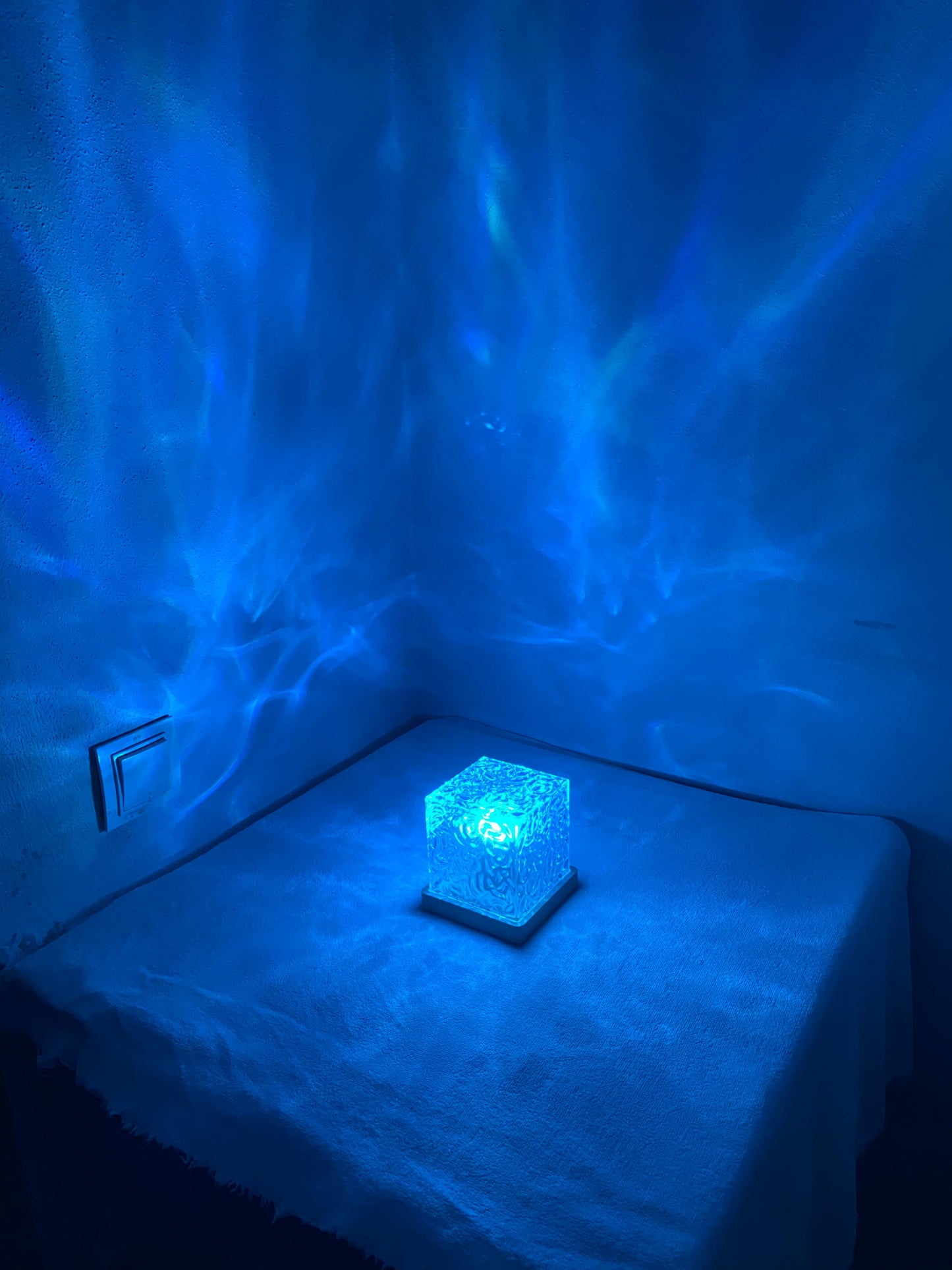 Cube Water Pattern LED Night Light with 16 Colors - Remote Control, Acrylic, 3W